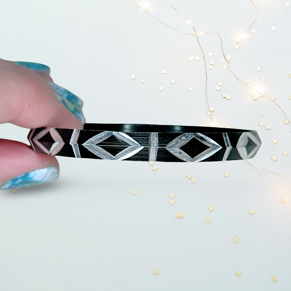 4566u. Geometric Black and Silver Bangle